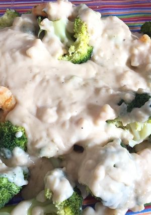 Una foto de Brócoli gratinado con bechamel de gambas y queso
