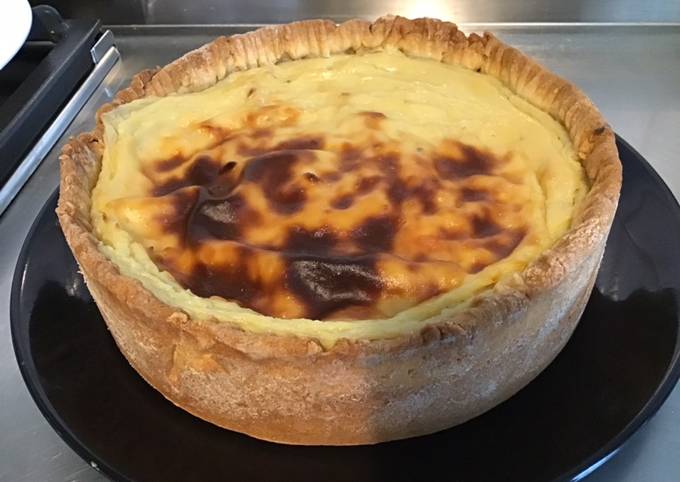 Flan pâtissier à la cannelle et fleurs d hibiscus pâte brisée au miel