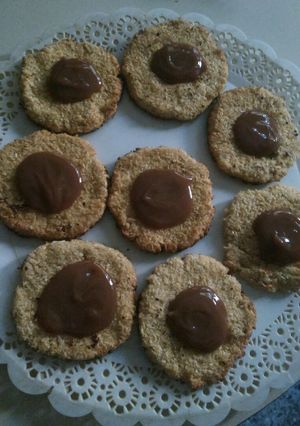 Una foto de Pepas de coco y dulce de leche