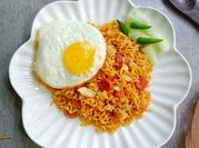 Gambar nasi goreng kuning telor rebus