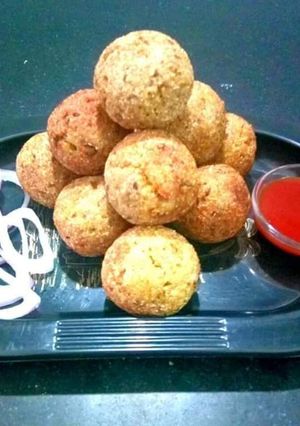 A picture of Cheese rice and dal balls.