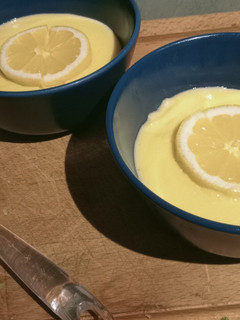 Una foto de 🥣Natillas de limón🍋