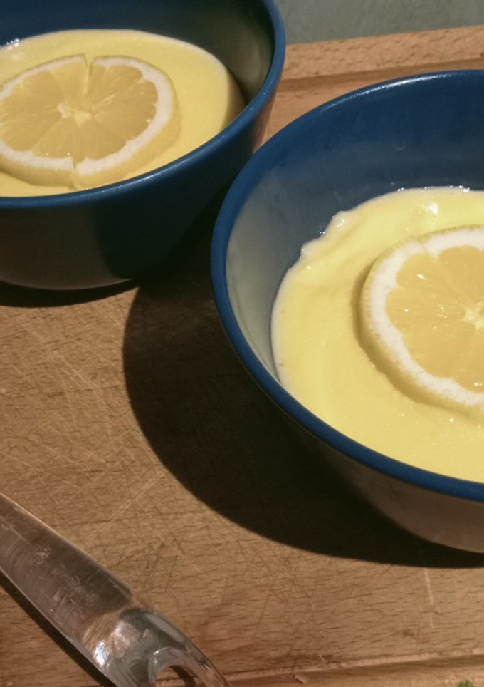 Una foto de 🥣Natillas de limón🍋