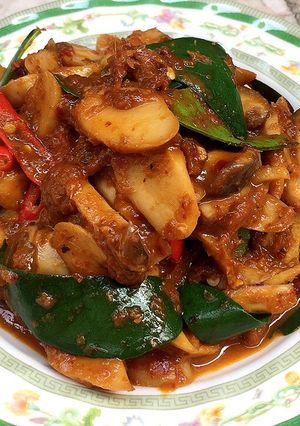 รูปของ พะแนงเห็ดออรินจินมอัลมอนด์ (มังสวิรัติ)