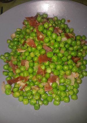 Una foto de Guisantes con jamón