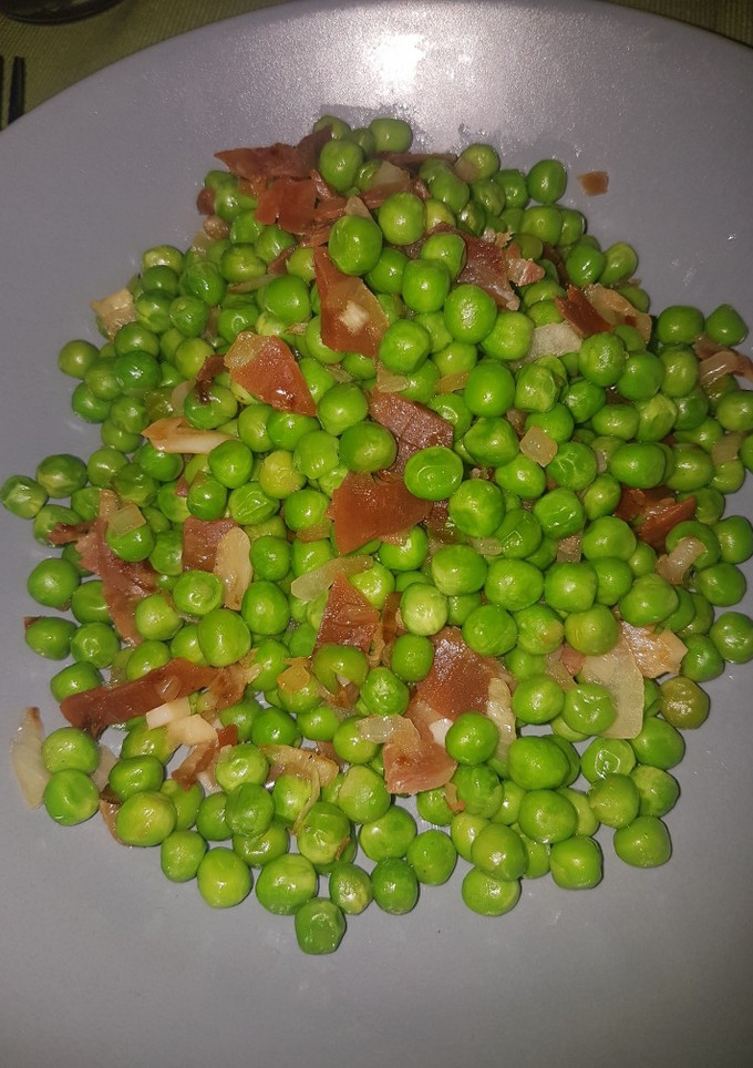 Una foto de Guisantes con jamón