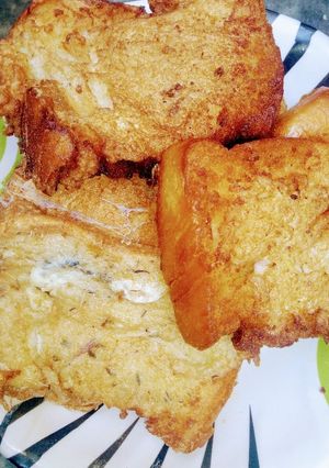 A picture of Fried Bread with egg.