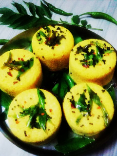 खमण ढोकला (khaman dhokla recipe in Hindi) रेसिपी मुख्य फोटो