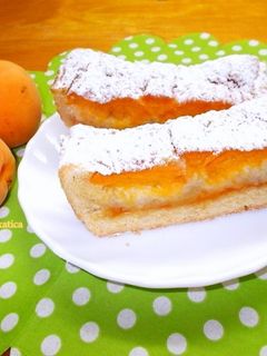 Francia mandulakrémes sárgabarackos pite recept fotója