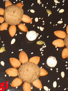 A picture of Oats Ladoo.