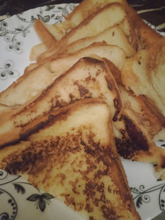 A picture of French toast.