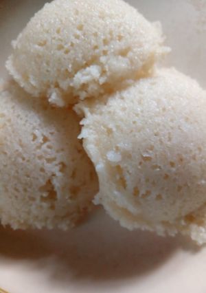 A picture of Rawa Idli.