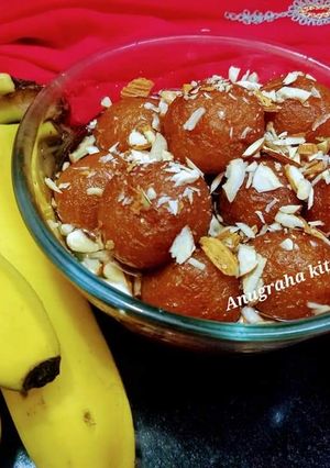 A picture of Banana gulab jamun.