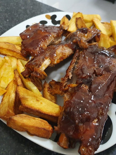 Una foto de Costilla de cerdo salsa barcoa
