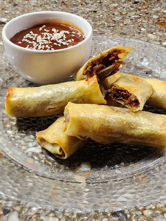 Una foto de Harumaki - Spring rolls - Arrolladitos primavera de bondiola de cerdo. Con salsa agridulce casera