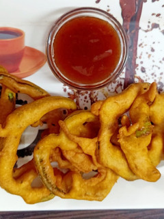 शिमला मिर्च रिंग पकौड़ी (shimla mirch ring pakode recipe in Hindi) रेसिपी मुख्य फोटो
