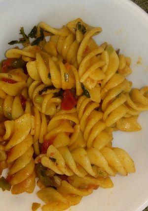 A picture of Spicy Garlic and tomato pasta.