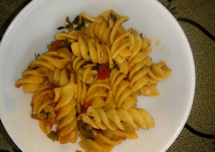 How to Cook Tasteful Spicy Garlic and tomato pasta