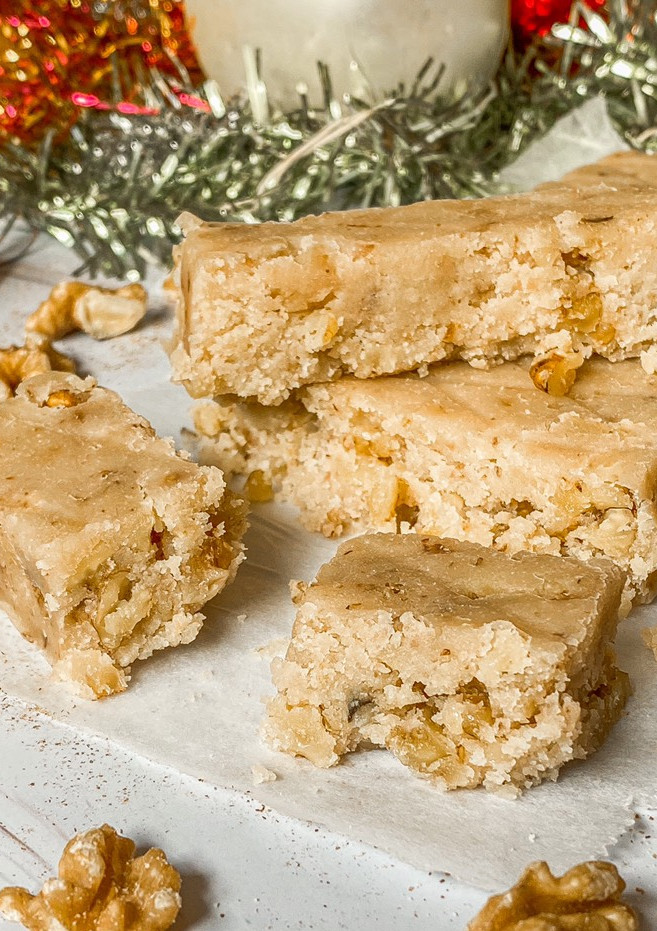 Una foto de Turrón de nata y nueces saludable