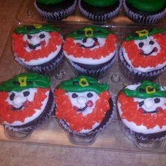 A picture of St. Patrick's day cupcakes.