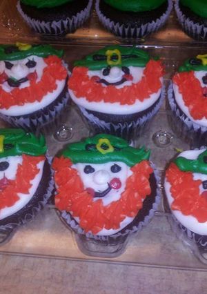 A picture of St. Patrick's day cupcakes.