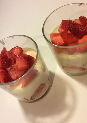 Une photo de Pana Cota chocolat blanc aux Fraises Ciflorettes