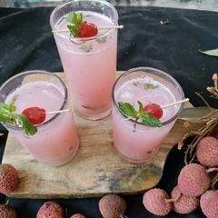 Pink lychee lemonade A picture of Pink lychee lemonade.