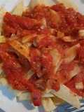 Batatas fritas com tomatada