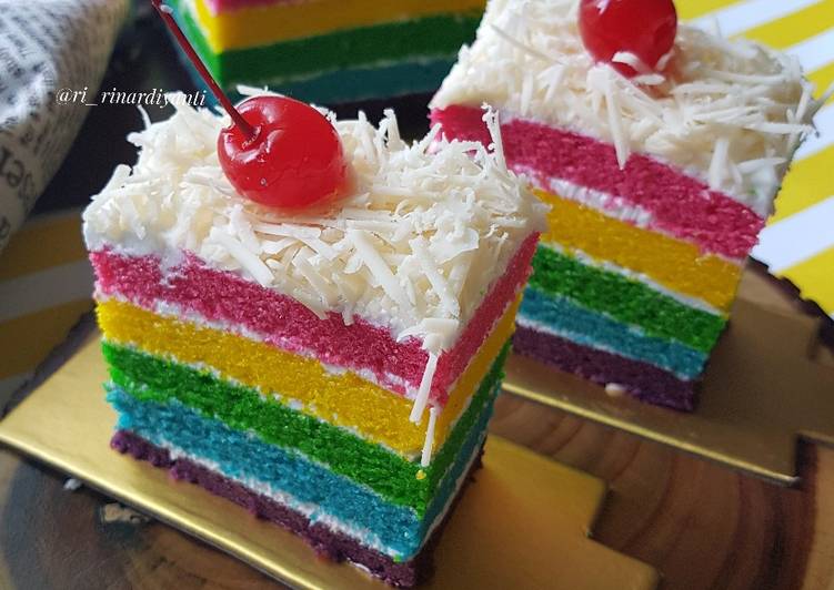 Langkah Mudah untuk Membuat 208. Rainbow Cake Ny.Liem versi Kukus Lapis ButterCream,Lembuuut, Enak