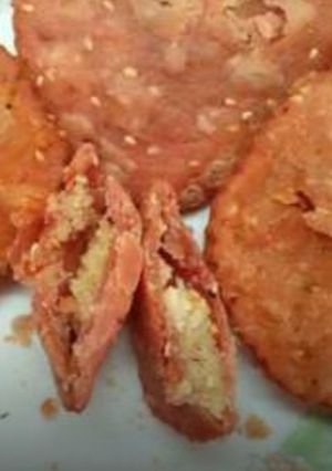 A picture of Mava stuffed Beet Puri.
