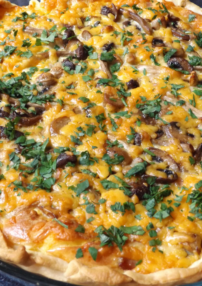 Una foto de Tarta salada de setas variadas con Cheddar