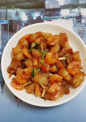 Hình của món Tôm rang thịt ba chỉ.