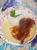Puré de papa con bisteck a la olla