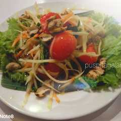รูปของ Salad pepaya muda khas Thailand / Som Tum🥗
