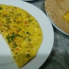 A picture of Desi Omelette😋💛💚.