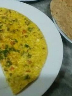 A picture of Desi Omelette😋💛💚.