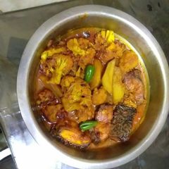 A picture of Cauliflower fish curry.
