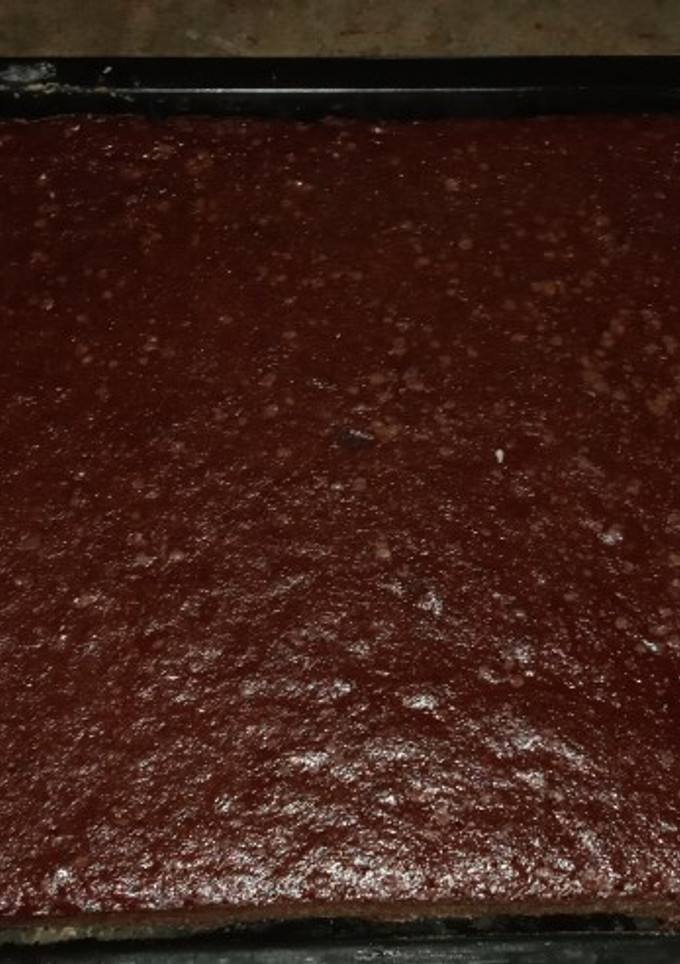 Una foto de Brownie con cacao en polvo