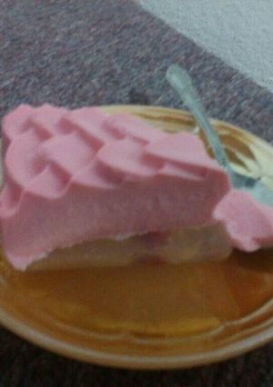 Una foto de Gelatina de fresa con queso