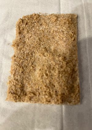 A picture of Oat bran cracker.