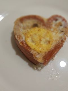 Una foto de Huevo frito con salchicha