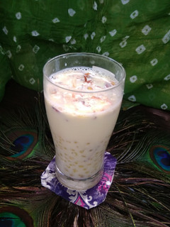 સાબુદાણા ની ખીર (sabudana kheer recipe in gujarati) રેસીપી મુખ્ય ફોટો