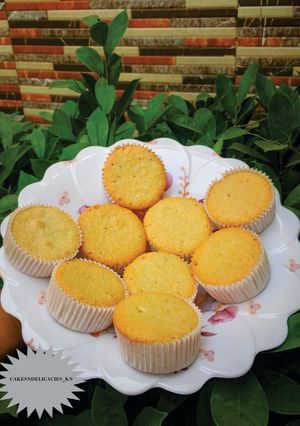 A picture of Vanilla Cupcakes.