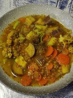 Una foto de Guiso de lentejas con verduras