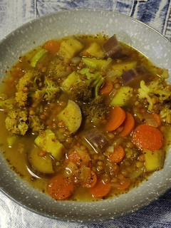 Una foto de Guiso de lentejas con verduras