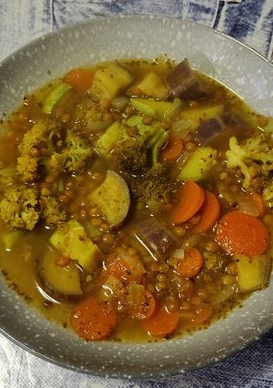 Una foto de Guiso de lentejas con verduras