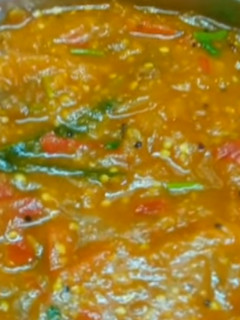 தக்காளி கத்திரிக்காய் கடைசல்(tomato brinjal kadaisal recipe in tamil) செய்முறை முக்கிய புகைப்படம்