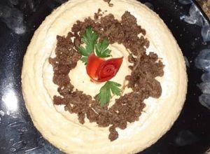 Una foto de Hummus especial