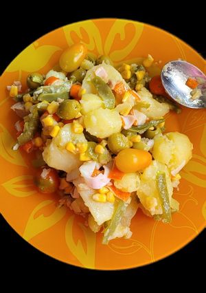 Una foto de Ensalada Templada de (Habichuelas) Judías Verdes con Patata, Maíz y Atún
