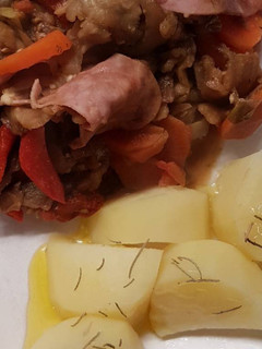 Una foto de Berenjenas milhojas al jengibre con papas romero!
